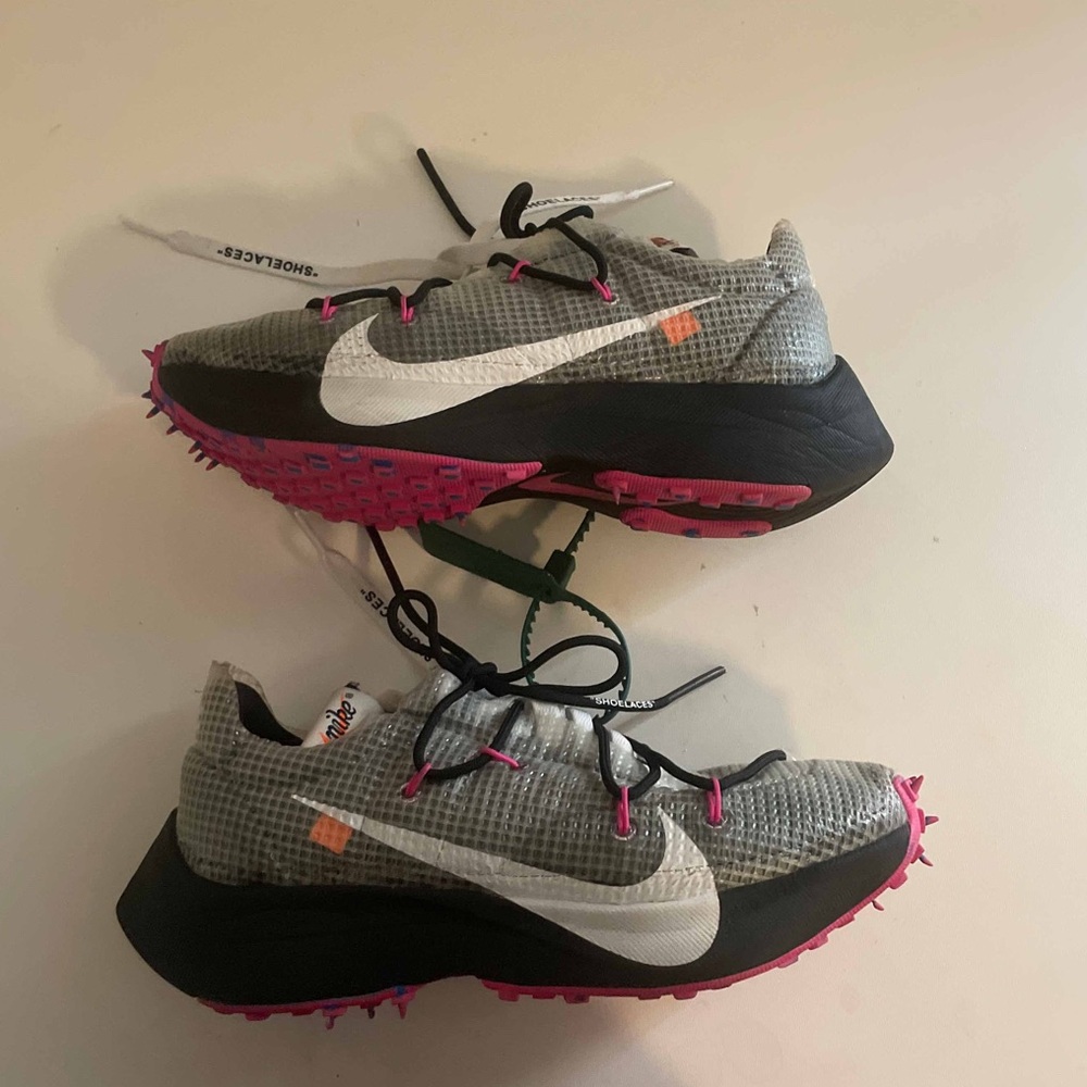 2019 Nike Off-White x Wmns Vapor Street
'Laser Fuchsia'